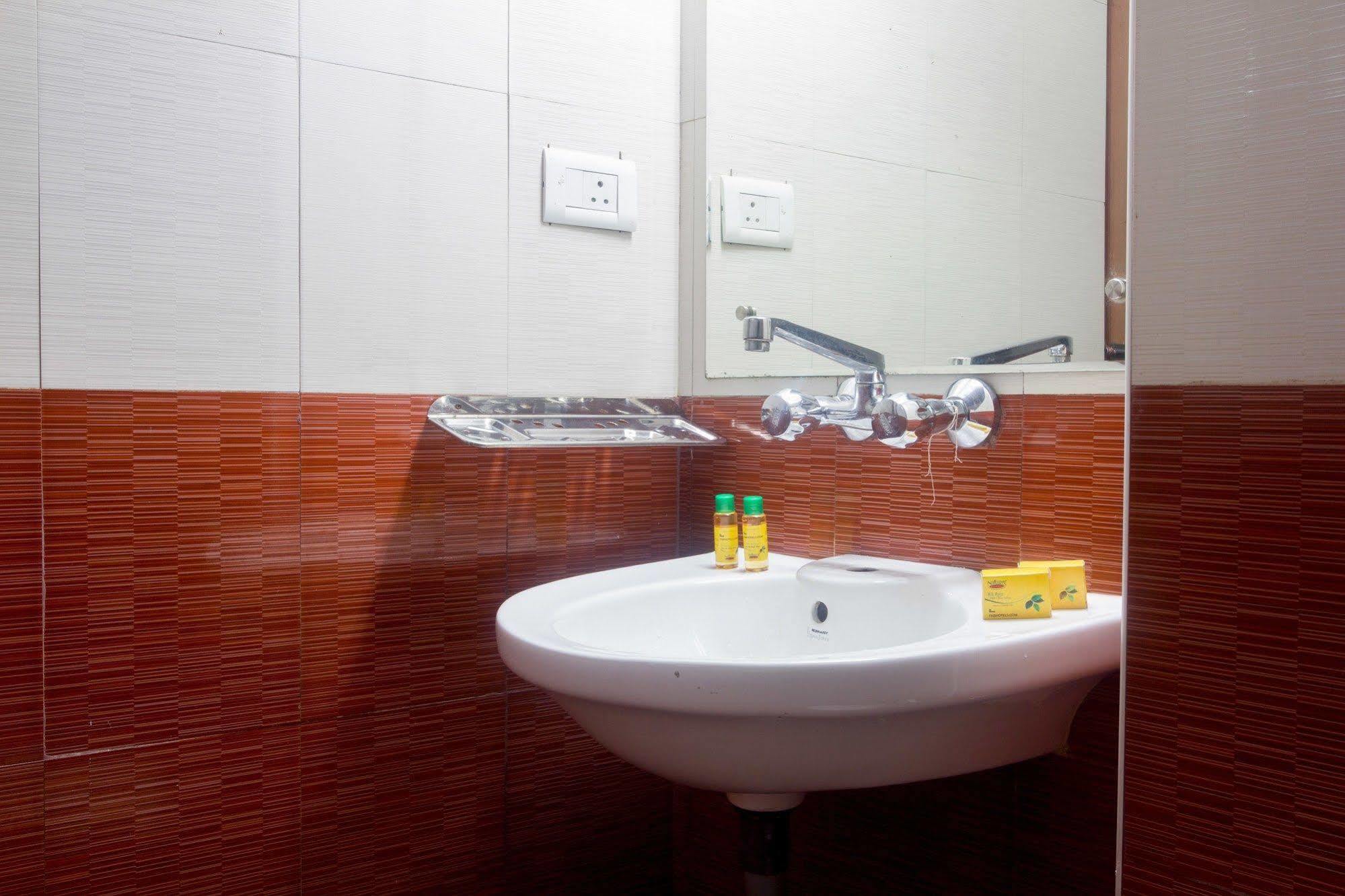 Fabhotel Khems Shoram Palace Road Ооти Екстериор снимка
